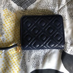 ✨Tory Burch compact zip around wallet